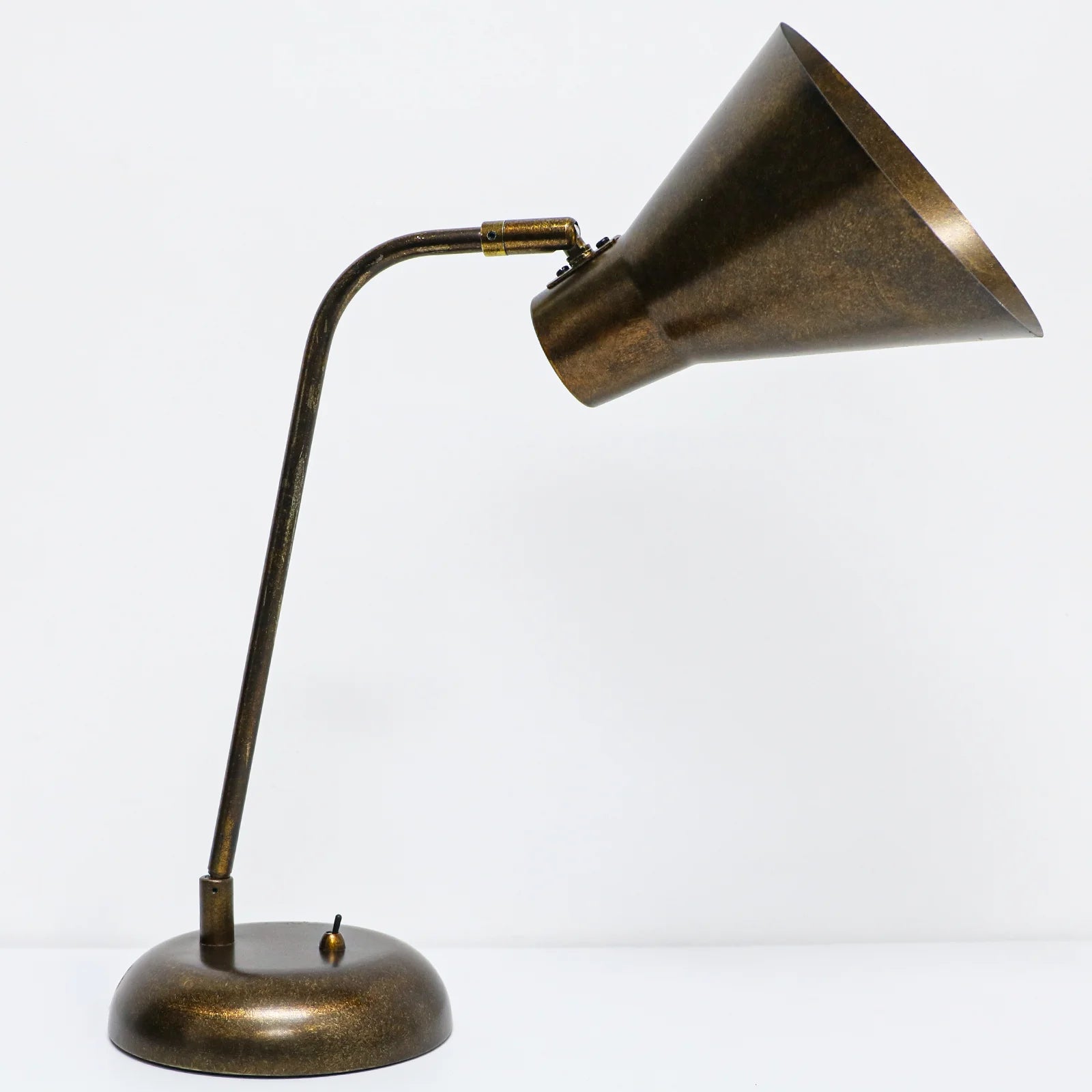 STANBOW 18" Vintage Metal Desk Lamp – Hand-Painted Finish, 360° Adjustable Gooseneck, Modern Retro Style for Home, Office, Bedroom